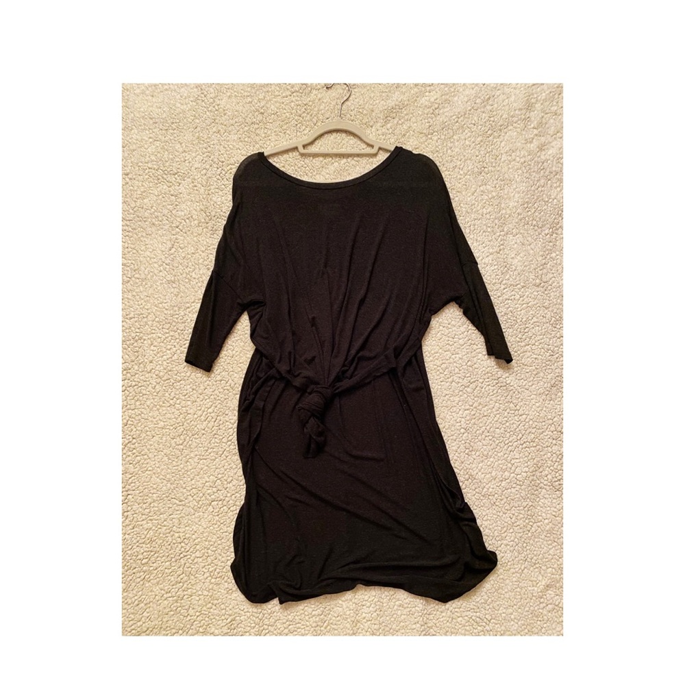 Quarter length sleeve top